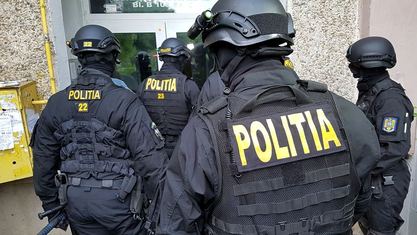 Cel de-al doilea suspect este în continuare căutat de polițiști. FOTO: arhivă
