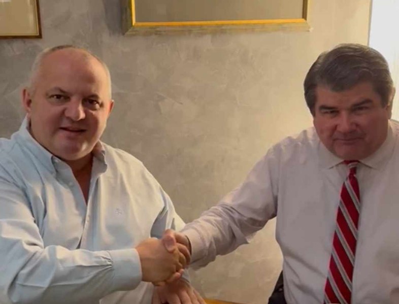 Un fost șef de campanie a lui Obama îl va consilia pe Avram Gal la alegerile pentru Primăria Câmpia Turzii