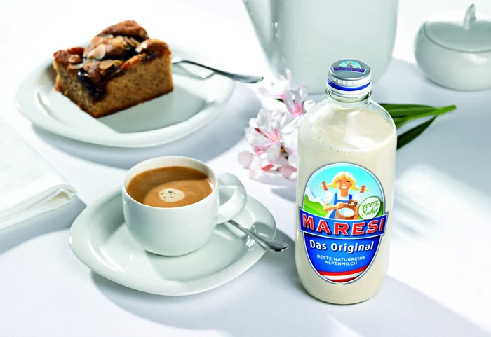 poza sticla ceasca prajitura jpeg