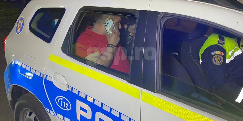 Ionel Ganea, luat pe sus și urcat în mașina Poliției, înainte de România - Irlanda de Nord