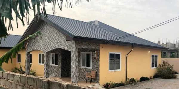 Fabrica de troli rusi din Ghana FOTO CNN