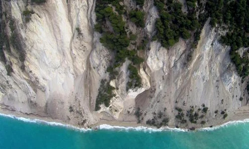 Plaja Egremni din Lefkada, după cutremur jpeg