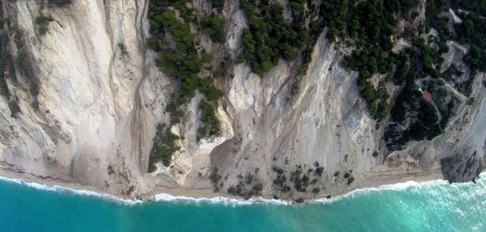 Plaja Egremni din Lefkada, după cutremur