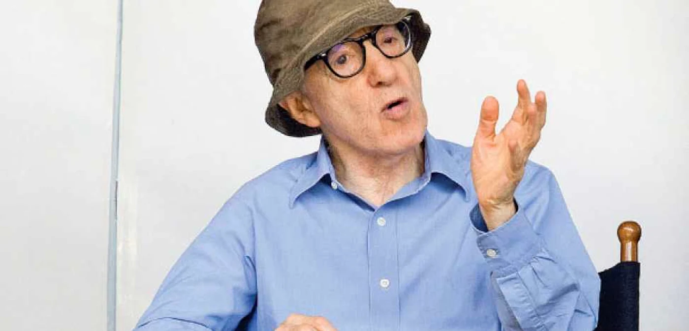 Woody Allen (76 de ani) a regizat 40 de filme 