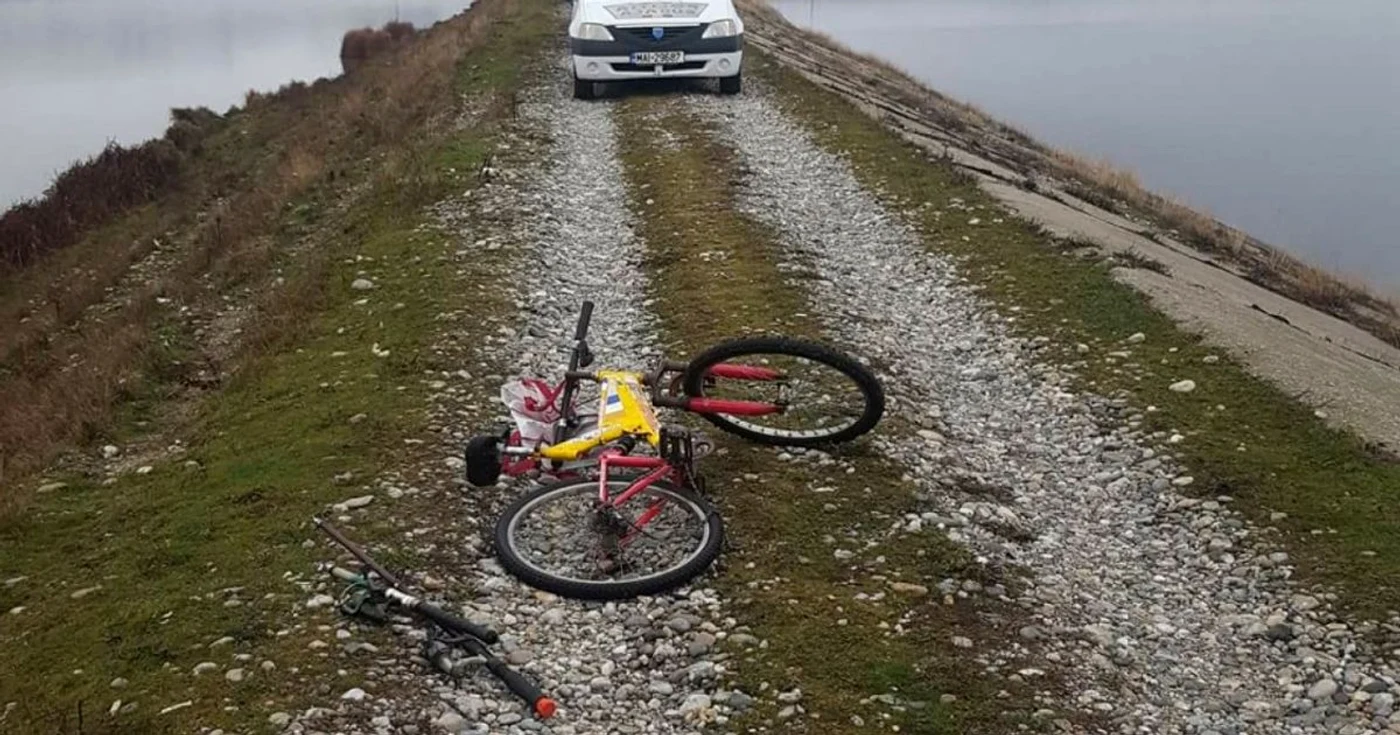Pompierii au început căutările, după ce au primit solicitarea Poliţiei