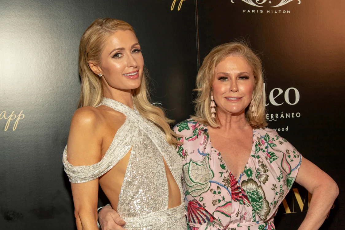 Paris Hilton arată spectaculos