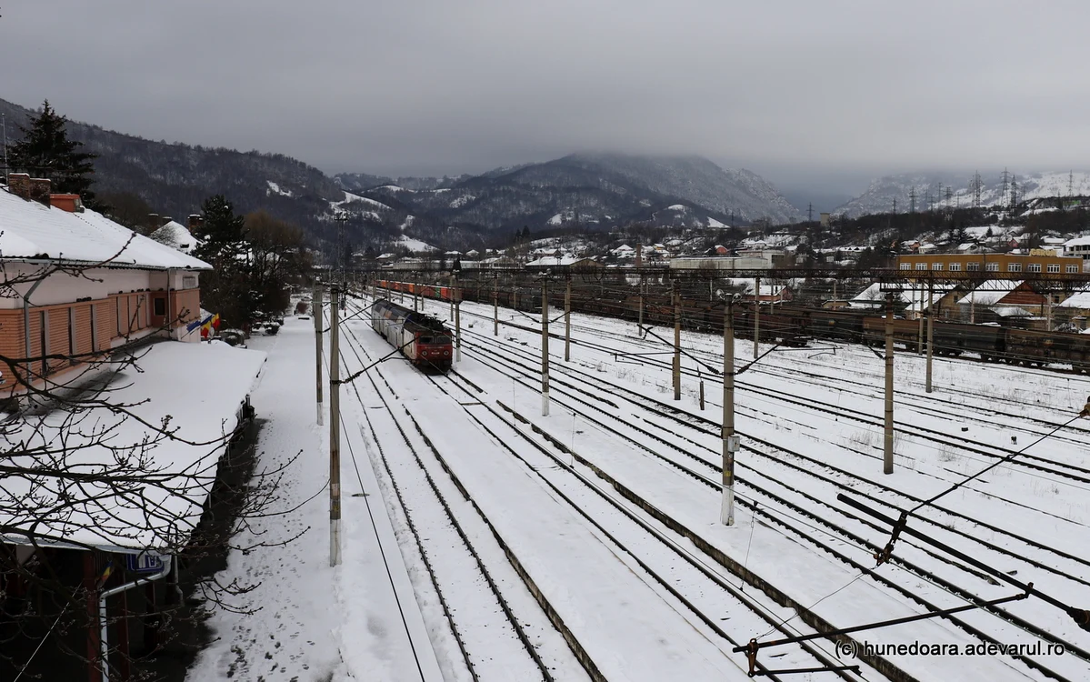 Petroșani, înconjurat de munți. Foto: Daniel Guță