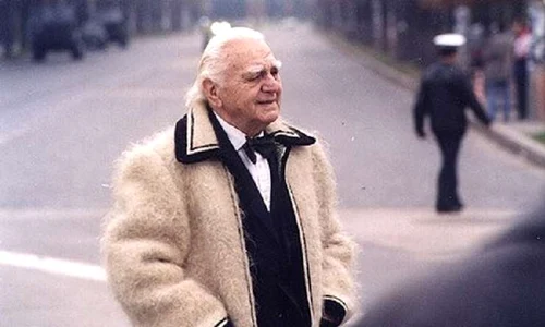 Ion Raţiu este prezentat drept „un constant opozant al lui Nicolae Ceauşescu “ în cei 50 de ani de exil jpeg
