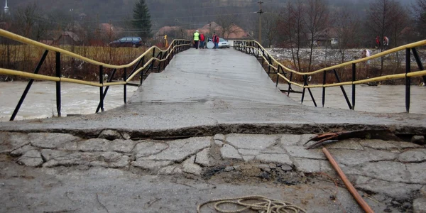 Podul de la Lunca Arieşului nu mai poate fi utilizat