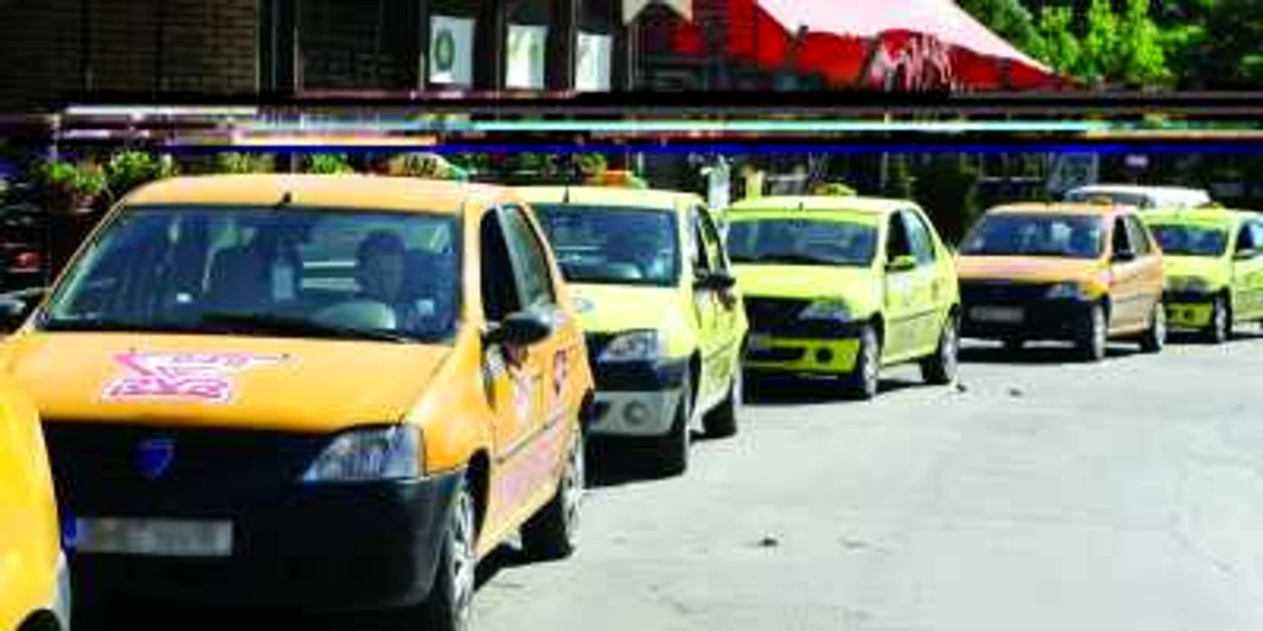 Administratorii trebuia să-i obţină şoferului o autorizaţie de taxi Foto: Arhivă