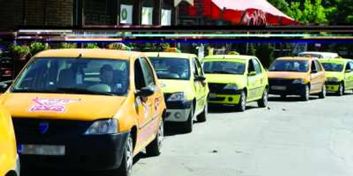 Administratorii trebuia să-i obţină şoferului o autorizaţie de taxi Foto: Arhivă