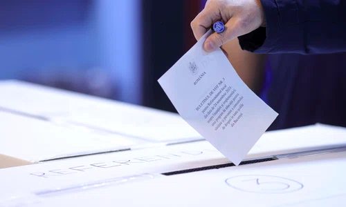 Procesul electoral după deschiderea urnelor în București și Ilfov. FOTO Inquam Photos / Octav Ganea