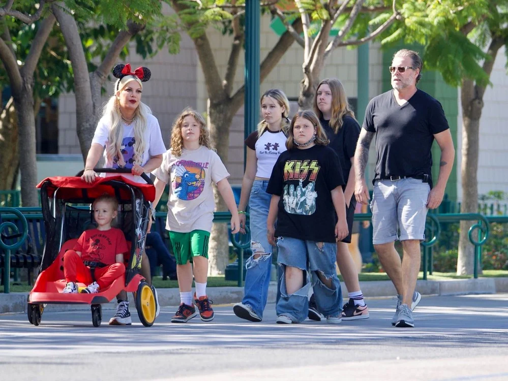 Tori Spelling şi familia ei ( Foto: Profimedia)