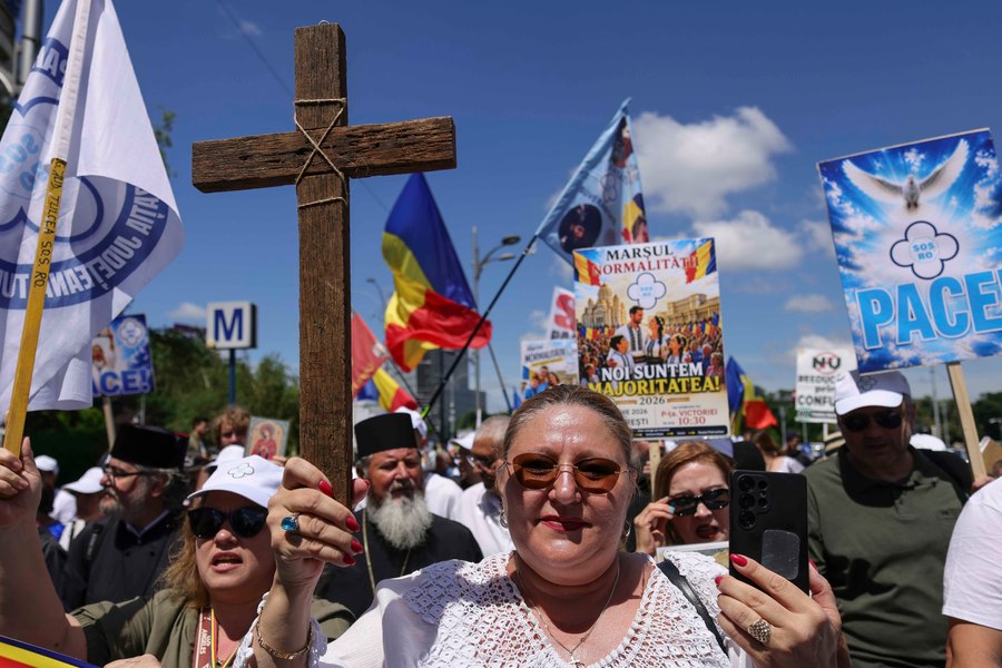 Centrul Bucureștiului, blocat de manifestații. Diana Șoșoacă organizează „Marșul Normalității” în aceeași zi cu Bucharest Pride
