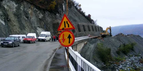 Traficul este permis numai autoturismelor