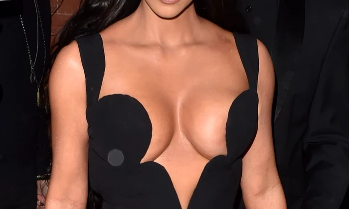 1 kim kardashian west and kourtney kardashian profimedia 0412434360 jpg jpeg