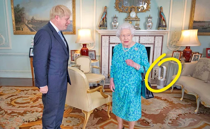 Maiestatea Sa l-a primit pe Boris Johnson cu o aerotermă Dyson Pure Hot + Cool Link, de 350 euroFoto: EPA-EFE
