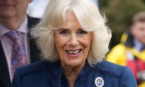 Regina Camilla cu broșă din safir, GettyImages (1) jpg