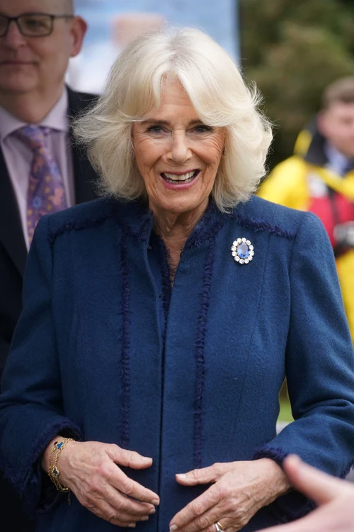 Regina Camilla cu broșă din safir, GettyImages (1) jpg