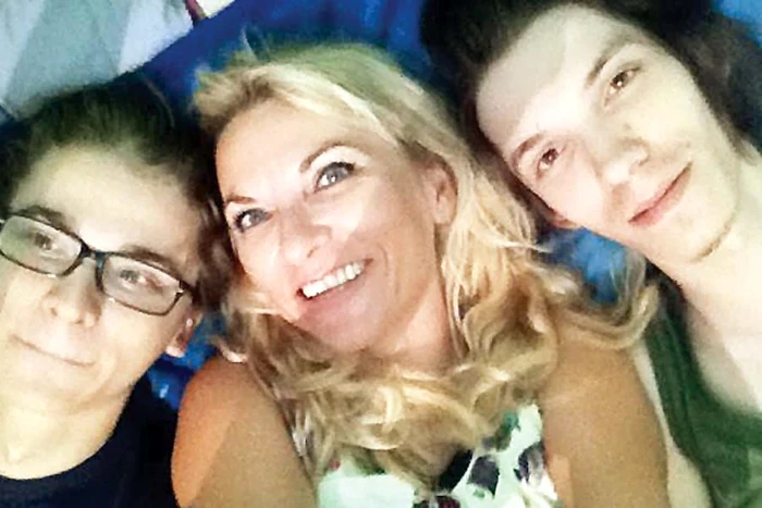 Solista a cântat  în formaţia  A.S.I.A.