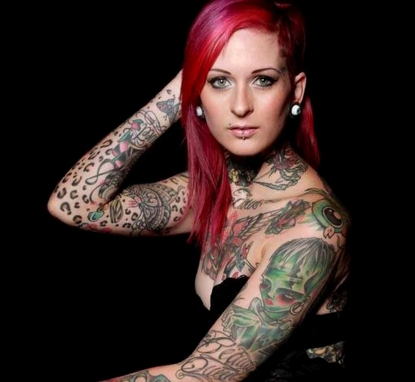 
    Femke este tatuată pe 90 la sută din suprafaţa corpuluifoto: arhiva personală  
