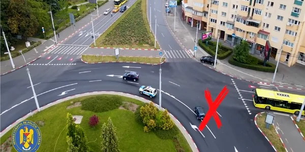 Cum să circuli corect într-un sens giratoriu cu trei benzi şi patru ieşiri respectiv intrări Foto captură video