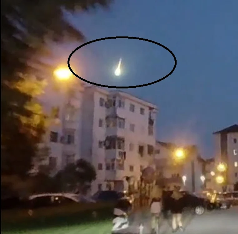 Meteoritul a fost observat din Valea Jiului Foto: Captura Facebook/ Florian Motorgeanu
