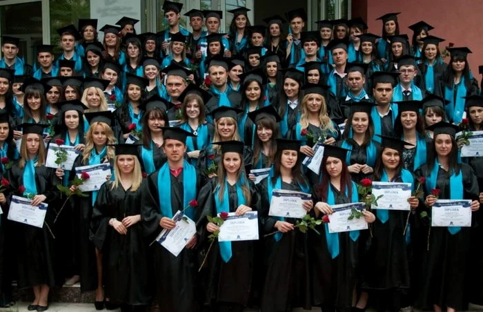 Universitatea din Piteşti formează specialişti cu pregătire superioară pentru învăţământ, cultură, ştiinţă, activităţi economice şi sociale