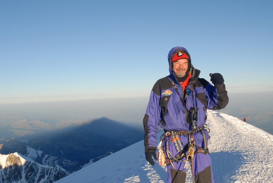 INTERVIU Marius Albu, navigator, alpinist și speolog: „Am plecat pe mare ilegal. Prima dată ne-au prins la bulgari și ne-au băgat la închisoare“