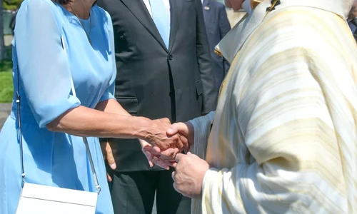 19 prima doamna carmen iohannis bleu papa francisc in romania 7 jpg jpeg