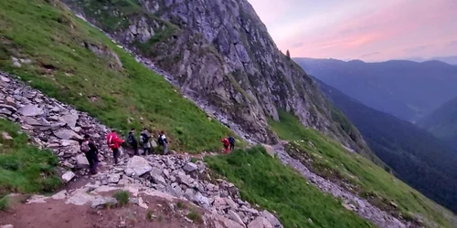 Salvamontiştii şi jandarmii montani care au salvat de pe Vârful Moldoveanu patru tineri vâlceni Foto Salvamont Nucşoara