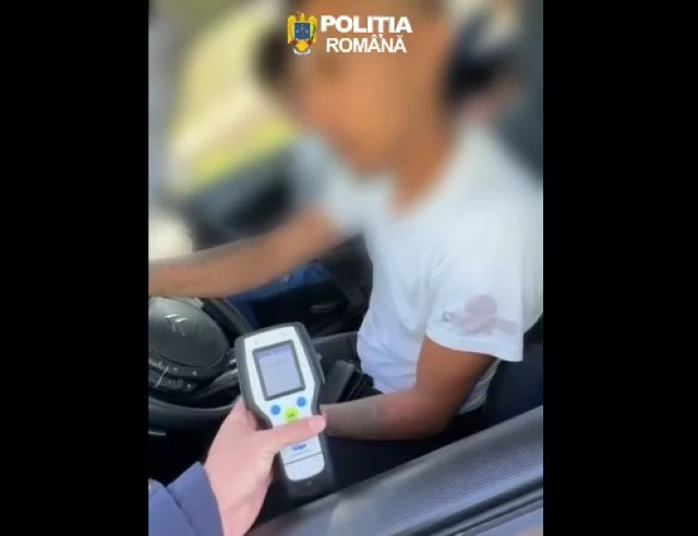Șofer de 24 de ani, prins beat la volan cu trei copii în mașină: „Am băut o sticlă de whiskey și câteva beri”