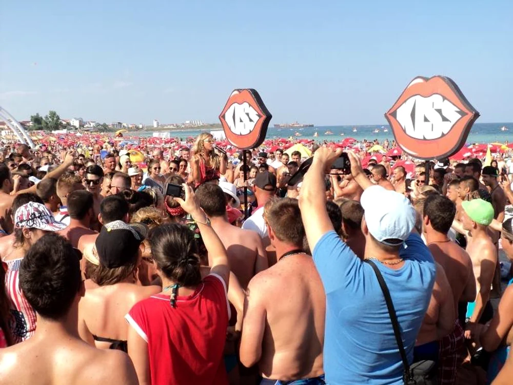 Corina a cântat şi s-a distrat cu fanii ei la SummerKiss.