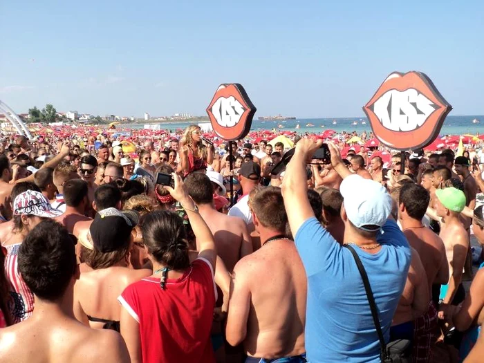 Corina a cântat şi s-a distrat cu fanii ei la SummerKiss.
