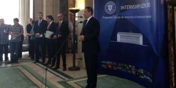 Premierul Victor Ponta susţine că sistemul de stat are nevoie de „sânge proaspăt” FOTO: Remus Pricopie / Facebook