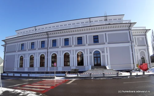 casa de cultura din hunedoara in santier foto adevarul daniel guta