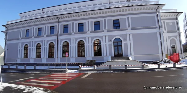 casa de cultura din hunedoara in santier foto adevarul daniel guta