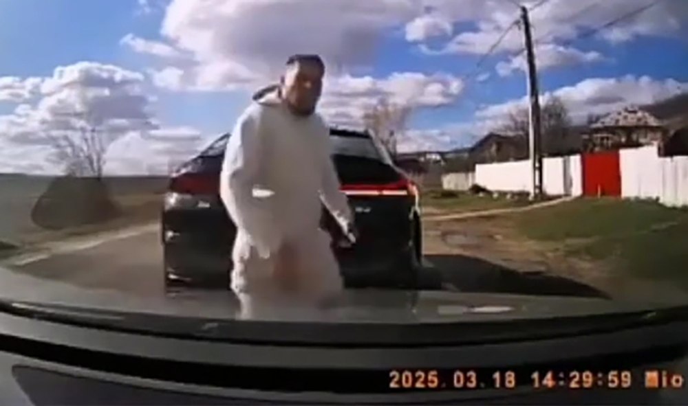 Scenă de huliganism în trafic cu unul dintre cei mai temuți interlopi din Moldova. „Mă, cui i-ai arătat tu m**e”