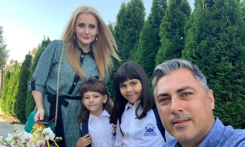 20 prima zi de scoala alina sorescu si alex ciucu fiica elena carolina si ana raisa jpg jpeg