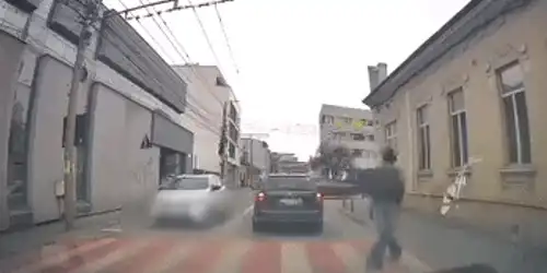 GIF manevra pe zebra in cluj