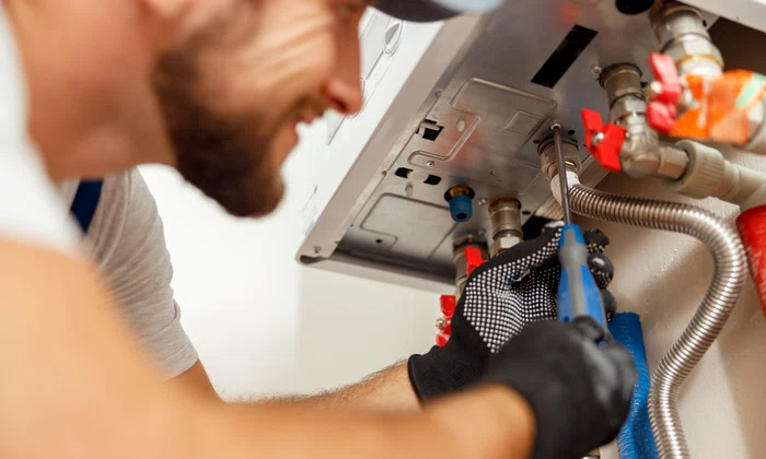 centrala termica de apartament instalator shutterstock 2373202799 jpg