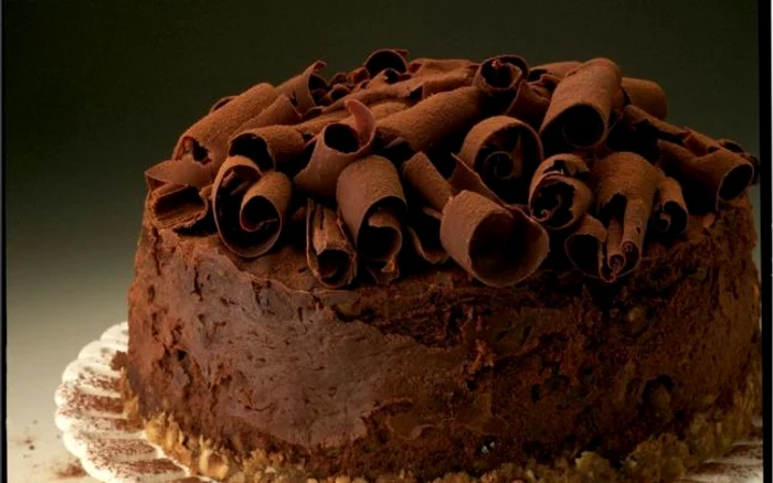 Cel mai delicios desert pentru Revelion. Încearcă tortul de ciocolată cu nucă şi cremă mascarpone