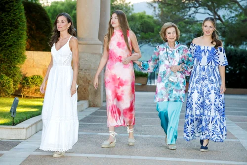 Regina Letizia, Leonor, Sofia și bunica lor 