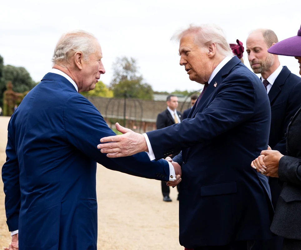Regele Charles și Donad Trump 