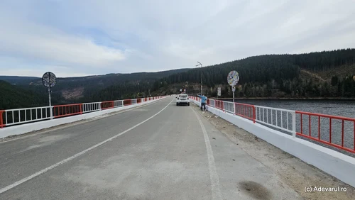 Lacul Oașa și valea Sebeșului Foto Daniel Guță ADEVĂRUL (30) jpg