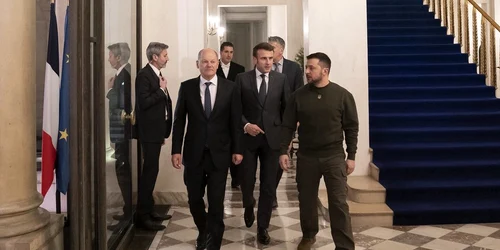 Volodimir Zelenski a sosit la Paris miercuri seară pentru o cină cu omologul său francez Emmanuel Macron şi cu cancelarul german Olaf Scholz (foto: Twitter / Emmanuel Macron)