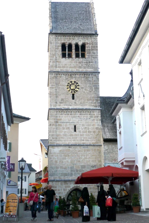 Biserica catolică din centrul staţiunii Austriece Zell am See   FOTO Liviu Iolu
