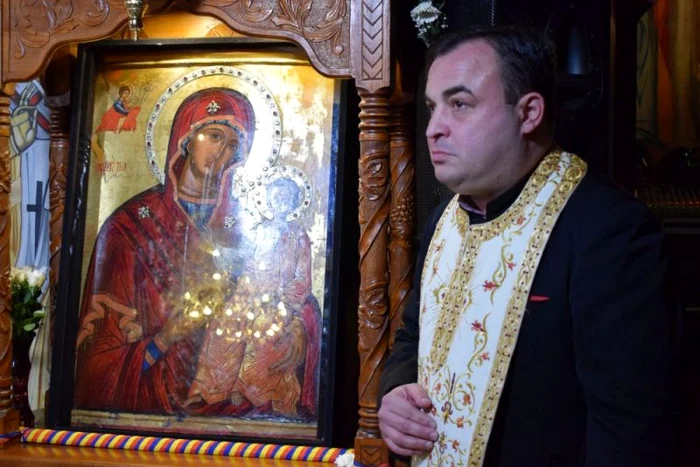 
    Preotul Cătălin Dumitrean îi cheamă pe credincioşi să se roage pentru bolnavii de coronavirus foto: captura Facebook  