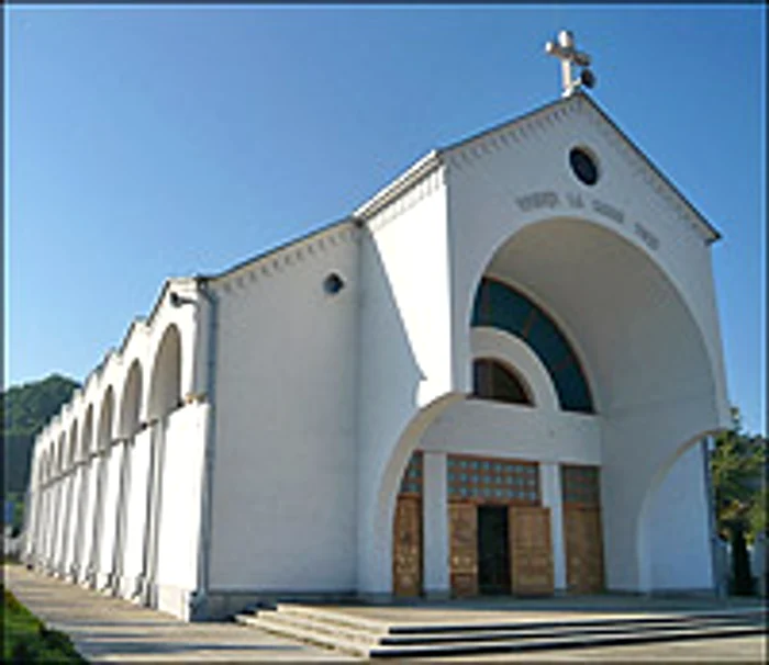 Suspectul a distrus biserica pentru că părinții îl sileau să vină la slujbă