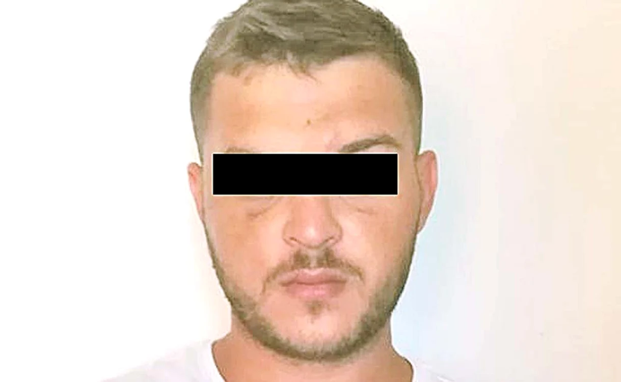 
    Nu se lasă  până nu ajunge  la pușcărie  
